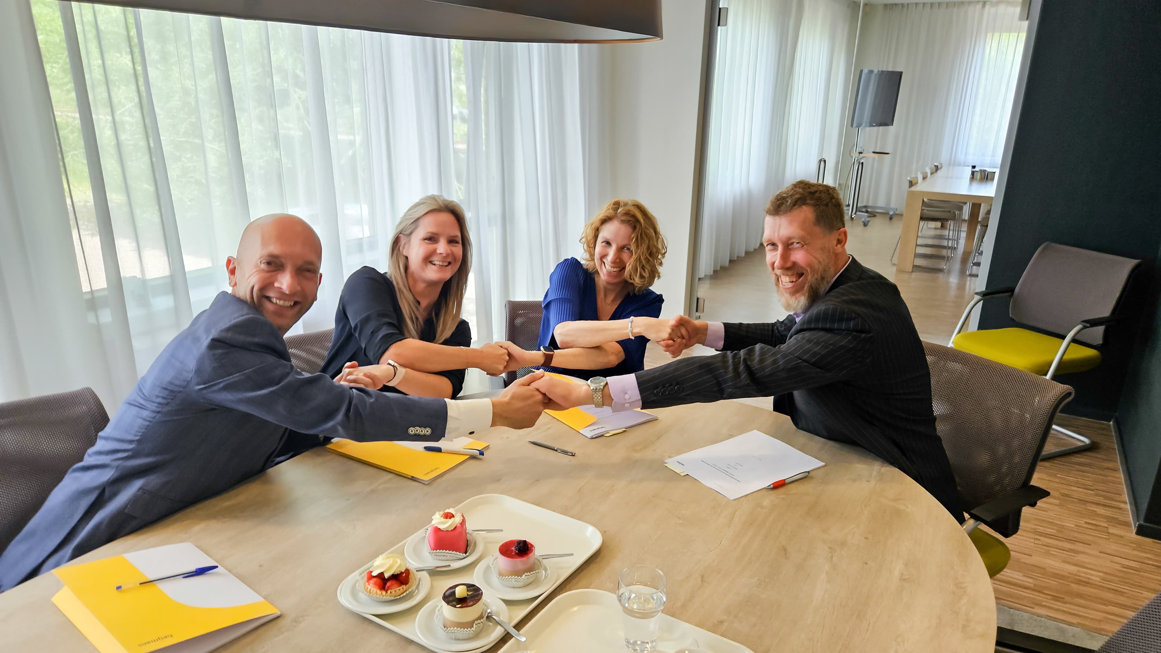 Ondertekening turnkey overeenkomst 78 woningen CLZ Pijnacker.jpg 4